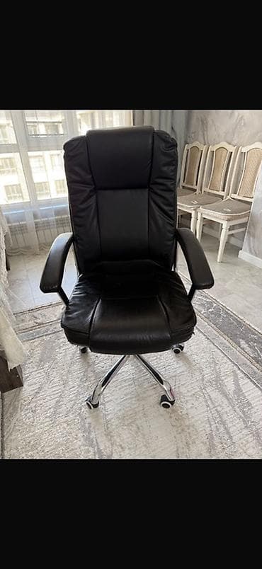 Офисное кресло, С колесиками, цвет - Черный, Экокожа