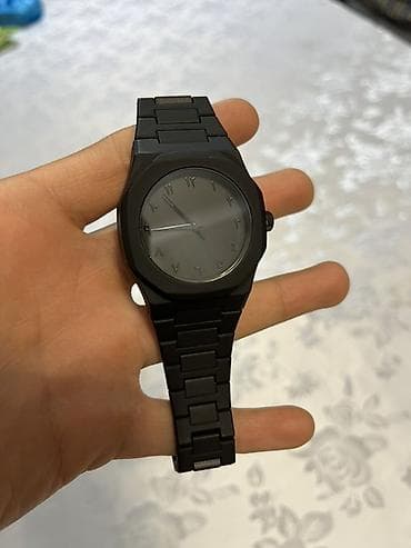 Стильные наручные часы в минималистичном дизайне - Корпус и браслет