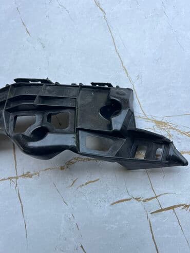 подкрыльник на ист: Крепление крыла Переднее правое Toyota, 2018 г., Б/у, Аналог — 2