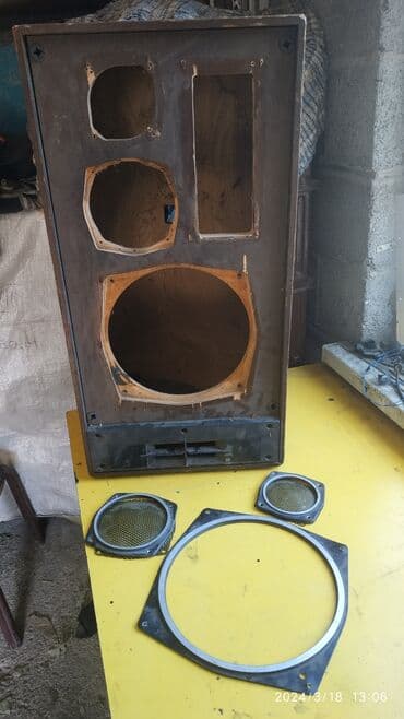 Микрофондор: Короб от s90, второго нет. Динамик 13 см, в отличном — 1