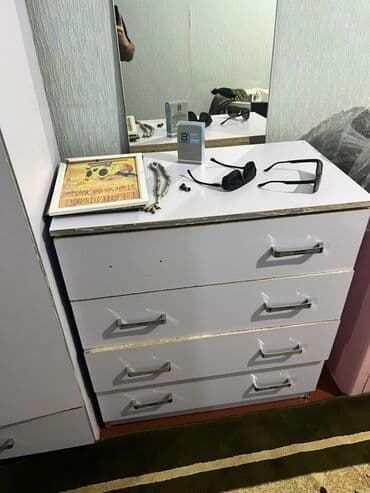 куплю мебель бу в бишкеке: Спальный гарнитур, Двуспальная кровать, цвет - Белый — 2