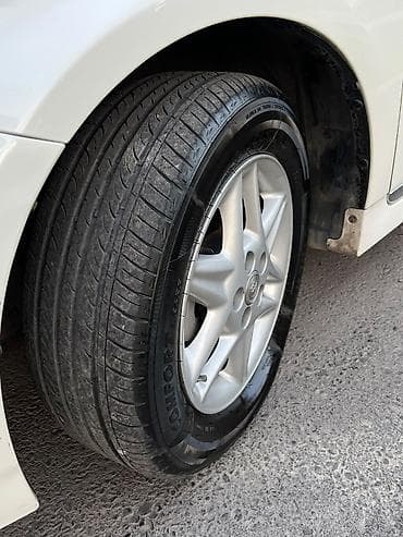 ден сояпина: Toyota Prius: 2015 г., 1.8 л, Вариатор, Гибрид, Хэтчбэк — 8
