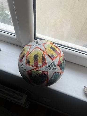 ПРОДАЮ МЯЧ ADIDAS UEFA 5 РАЗМЕР ПРЫГУЧИЙ СОСТОЯНИЕ ИДЕАЛЬНОЕ ДЫРОК