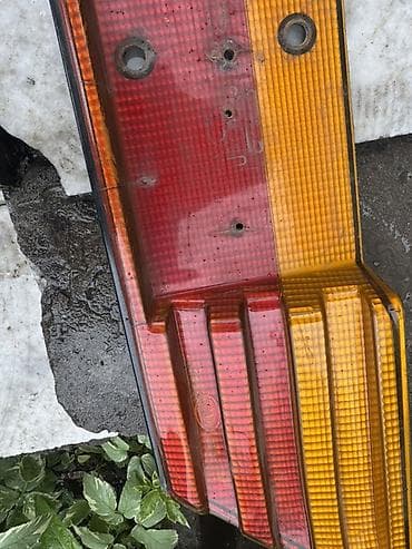 задний плафон 124: На 124 Мерседес Задняя центральная декоративная накладка/панель — 2