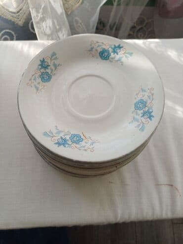 трех литровые банки: Набор посуды и стекла в классическом стиле. Состав: - Блюдца — 1