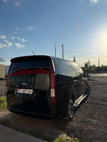 mini v: Hyundai Staria: 2023 г., 3.5 л, Автомат, Газ, Минивэн — 3