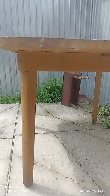 Компьютерные столы: Продаю раздвижной стол из дерева высота 77см,ширина 94см,в раздвинутом — 3