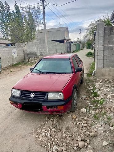 Volkswagen Vento: 1993 г., 2 л, Механика, Бензин, Седан