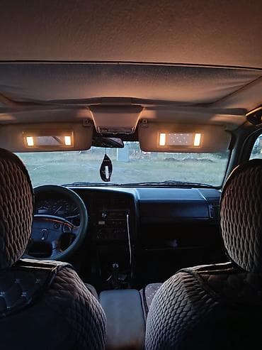 Транспорт: Volkswagen Passat Variant: 1994 г., 1.8 л, Механика, Бензин, Универсал — 6