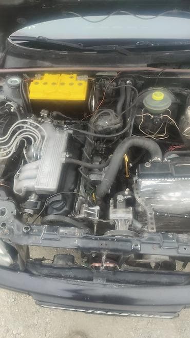 Audi: Audi 80: 1992 г., 2.3 л, Механика, Седан — 5