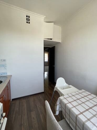 срочно продаётся 1 комнатная квартира в районе ошского рынка по улице молодая гвардия: 2 комнаты, 48 м², 105 серия, 5 этаж, Старый ремонт — 6