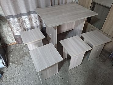 study table: Продаю новый кухонный стол с 4 табуретами. размер стола 90см на 70см — 1