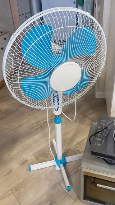 продаю бытовую технику: Набор бытовой техники В комплекте: - Напольный вентилятор с — 2