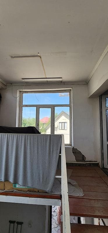 суточный дом каракол: 200м² ичинен 100м² гана жук, буюмдарды сактаганга беребиз. Толук — 8