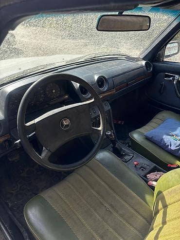 v class: Mercedes-Benz W123: 1984 г., 2.3 л, Механика, Бензин, Седан — 4