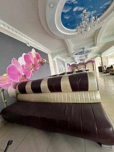 кухонная бу: Продается диван стол стул, почти новые 
Срочно — 5