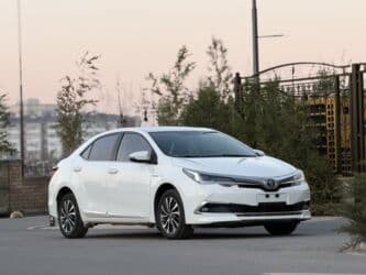 купить авто без посредников от хозяина недорого: Toyota Corolla: 2019 г., 1.8 л, Робот, Гибрид, Седан — 4