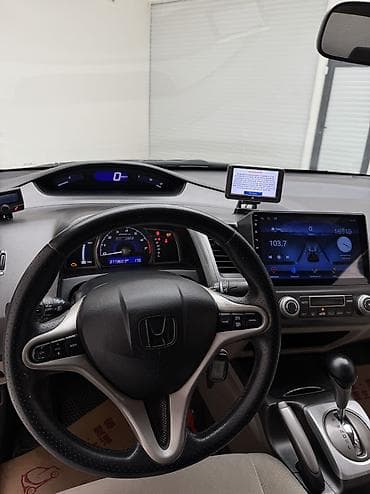 форестер 2009: Honda Civic: 2009 г., 1.3 л, Вариатор, Гибрид, Седан — 6