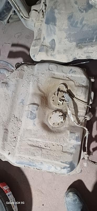 Трубки, патрубки, шланги: Топливный бак Mazda Оригинал — 1