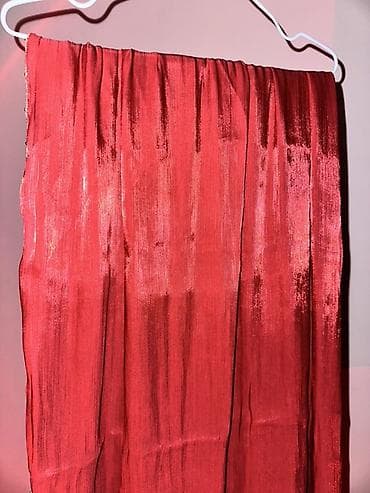 Чатырлар: Моюн орогуч, Жаңы, Аялдарга, түсү - Кызыл — 1