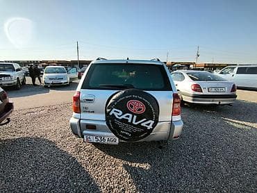 байд машина: Toyota RAV4: 2002 г., 2 л, Кол менен иштөөчү, Дизель, Кроссовер — 3