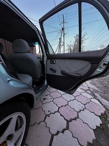 mazda 626 2002: Nissan Micra: 2002 г., 1.4 л, Вариатор, Бензин, Хэтчбэк — 3