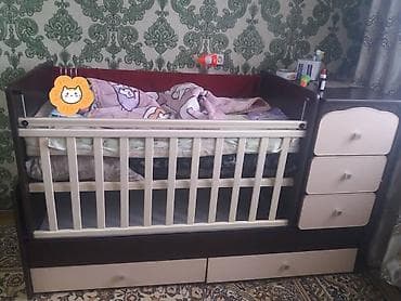 детский комод для одежды: Детская кровать-трансформер с комодом и ящиками хранения — 1