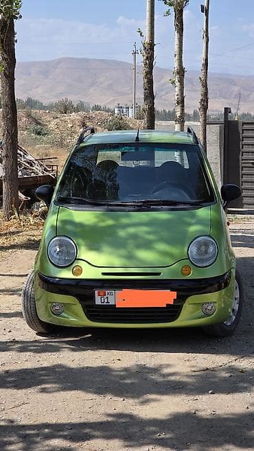 Microcar: Компактный городской хэтчбек зеленого цвета. Основные характеристики — 2