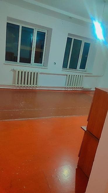 квартира 2 к: Продаётся двухэтажный дом с внутренней лестницей и светлыми комнатами — 8