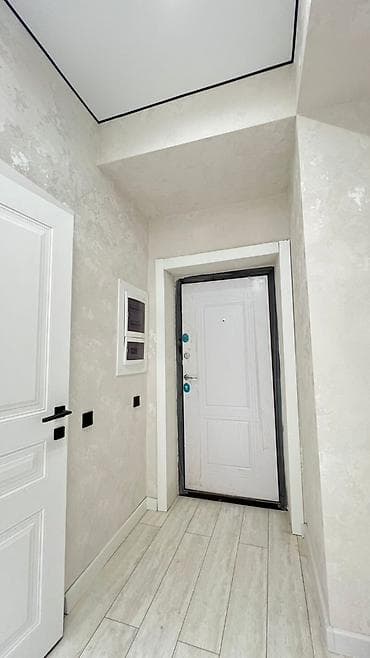 квартира медакадемия: Светлая современная отделка для квартиры/дома: коридор и санузлы под — 1