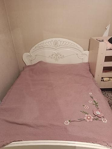 Гарнитур для спальни в классическом стиле, цвет слоновая кость с