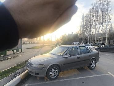 Opel: Opel Vectra: 1997 г., 1.6 л, Механика, Бензин, Седан — 4