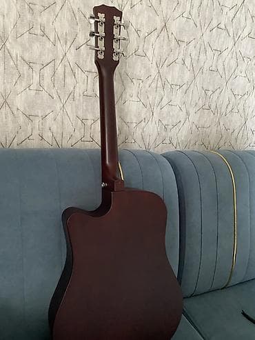 Гитары: Акустическая гитара дредноут с вырезом (cutaway) - Корпус формата — 3