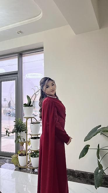 бархатный костюм: Вечернее платье в бордовом цвете. Выход один - Длина: макси, прямой — 3