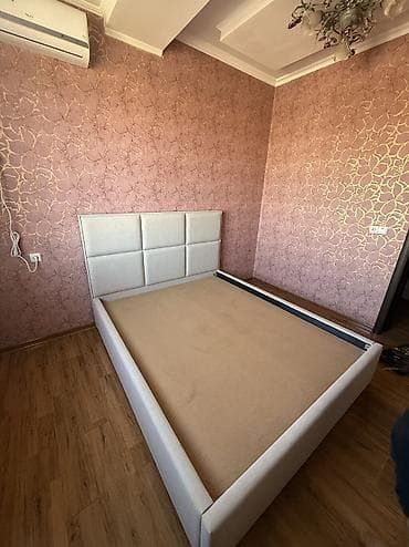 тумбочка для спальни: Двуспальная кровать, Новый, С мягким изголовьем, длина - 200 см — 1