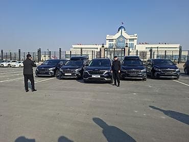 такси водитель: Kia Carnival (новый логотип Kia) — просторный 7/8‑местный минивэн — 3