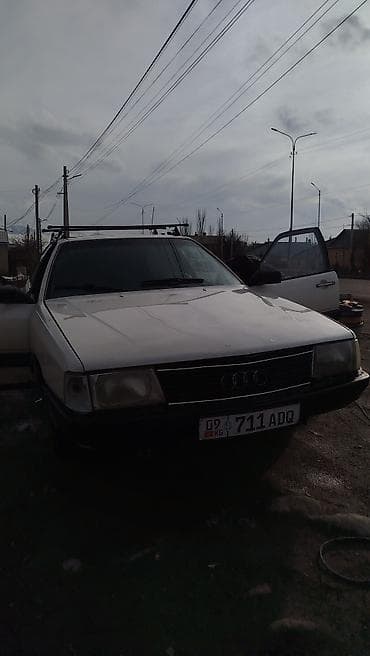 Audi: Audi 100: 1985 г., Седан — 1