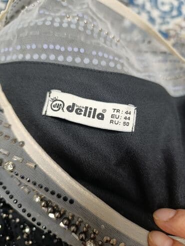 праздничные платья больших размеров для полных женщин: Вечернее черное платье в пол - Фасон: свободный, с акцентом на линию — 2