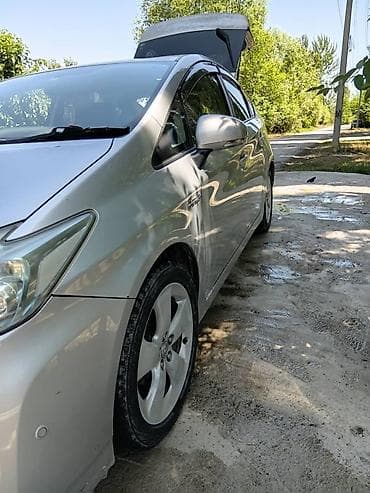 li 9 max: Toyota Prius: 2013 г., 1.8 л, Автомат, Гибрид — 10