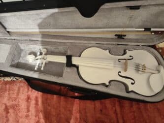 купить скрипку недорого: Скрипка 4/4 - новая В комплекте: смычок, канифоль, футляр. Прекрасное — 1