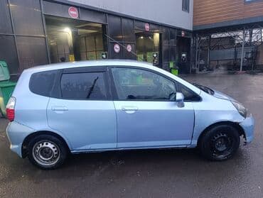 машину авто: Honda Fit: 2002 г., 1.3 л, Автомат, Бензин, Хэтчбэк — 2