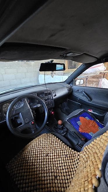 салон машины: Volkswagen Passat: 1992 г., 1.8 л, Механика, Бензин, Универсал — 1