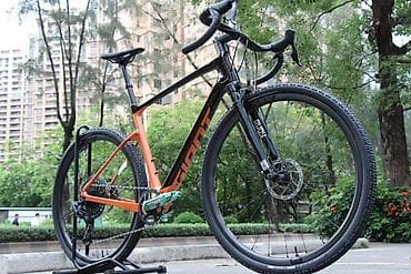 шасе: Giant Revolt X Pro 1 (2023) Ключевые характеристики: • Рама — 8