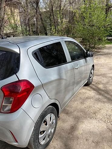 автом: Chevrolet Spark: 2019 г., 1 л, Вариатор, Бензин, Хэтчбэк — 4