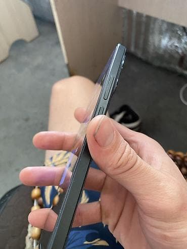 изогнутый экран: Poco X6 Pro 5G, Б/у, 512 ГБ, цвет - Черный, 2 SIM — 3