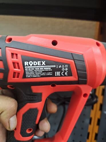 фендер: Промышленный фен Rodex RD3304 с черно-красным корпусом и эргономичной — 3