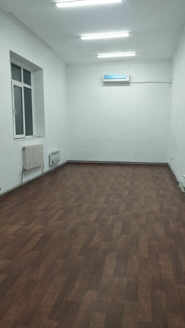 офис дом: Сдаются два помещение 40+35 м2 за 65000+55000 сом Второй этаж — 14