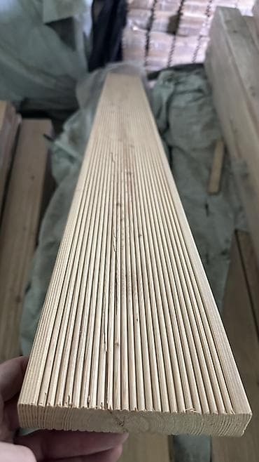 Скошенный планкен ( лиственница ) 1,5 метра длинна толщина 20 мм