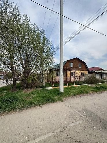 Продаётся угловой участок с домом 4 соток По документам 3.56 По факту