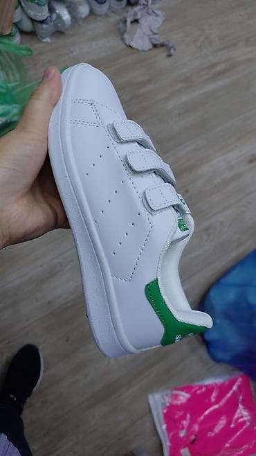 адидас кеды: Белые кеды с липучками - Классический дизайн в стиле теннисных кед — 1